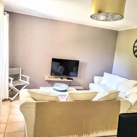 Cap Corse Dans Un Nid De Verdure *